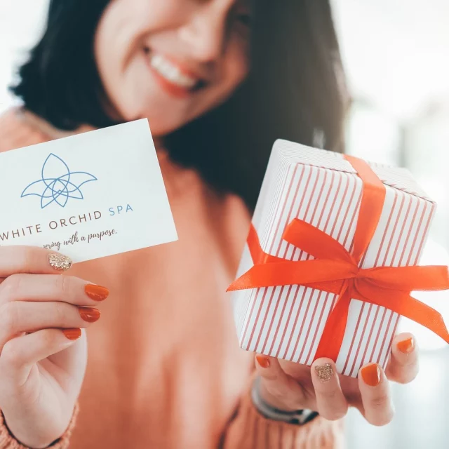 Today is the last and final day of our 12 days of Christmas! 🎅🏻 

Purchase a gift card with a value of $500 or more and receive a free full size Alastin Restorative Eye Cream! Stop by today to get your last minute shopping complete! We close at 4:00 pm today! 🎉